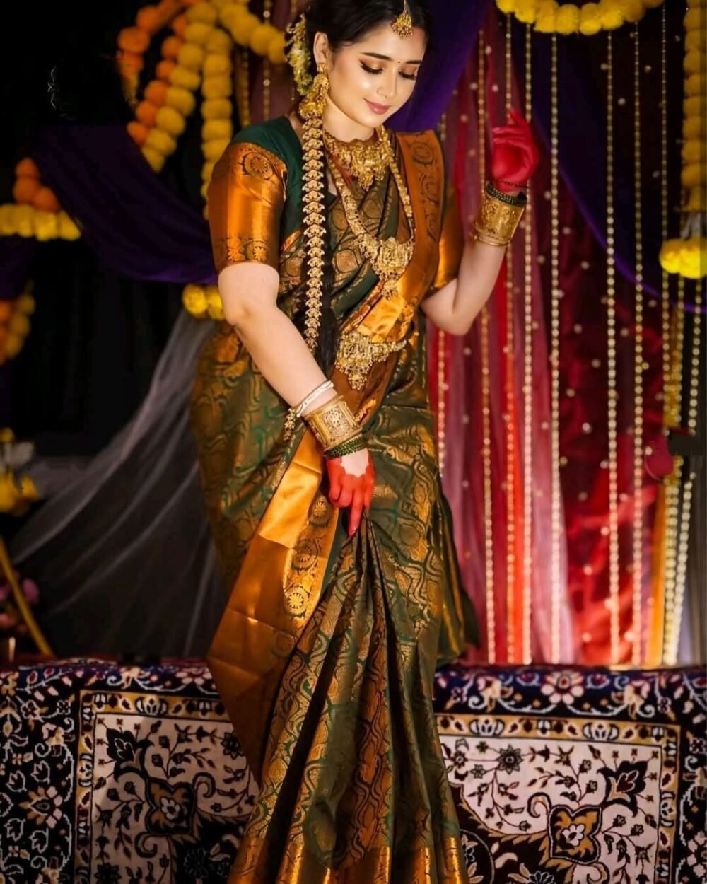 তোমার উপহার. ব্লাউজ পিস সহ প্রিমিয়াম কাঞ্চিপুরম শাড়ি