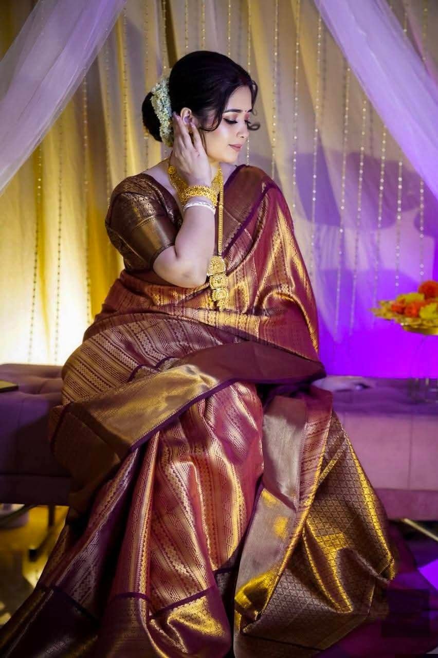 ব্লাউজ পিস সহ প্রিমিয়াম কাঞ্চিপুরম শাড়ি